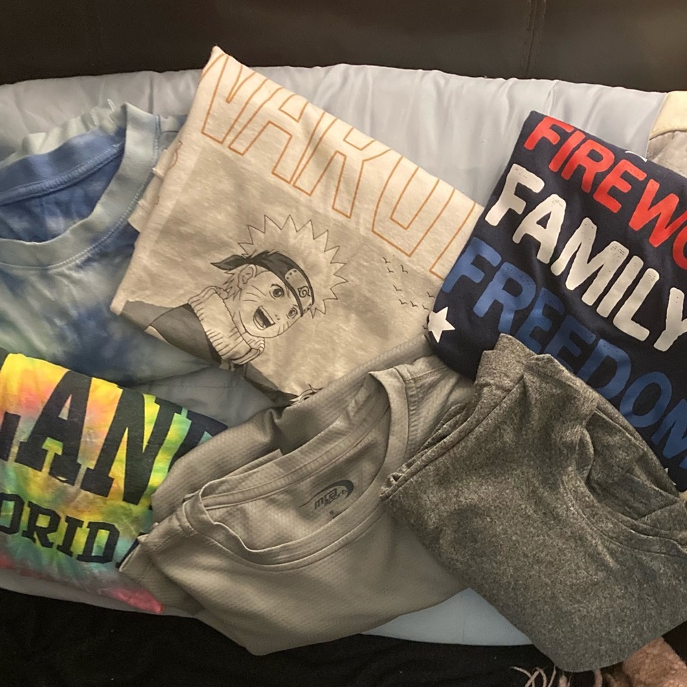 Pre-owned Graphic T-Shirts Bundle of 6 men’s medium includes multiple brands..